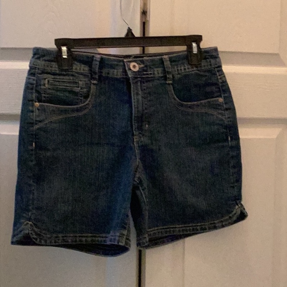 🦋Fun Gloria Vanderbilt Size 6 Denim Shorts Closet Must Have 🦋